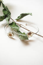 Carica l'immagine nel visualizzatore di Gallery, Bracciale pistillo a sinistra e circle a destra.